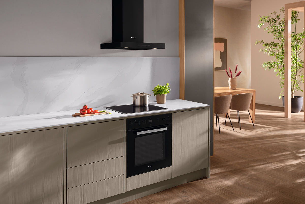 FURRË MIELE H 2455 BP Obsidian Black