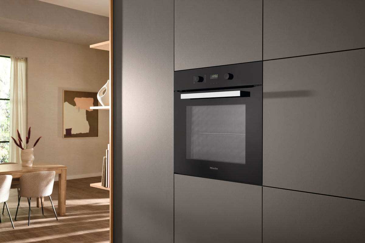 FURRË MIELE H 2455 BP Obsidian Black